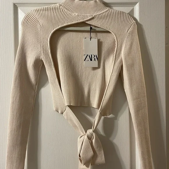 Zara Open Back Long Sleeve - Picture 2 of 2